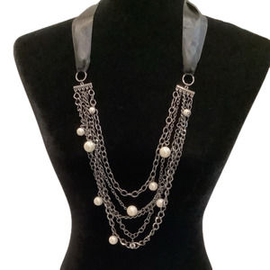 Elegant Black and Silver Pearl Necklace